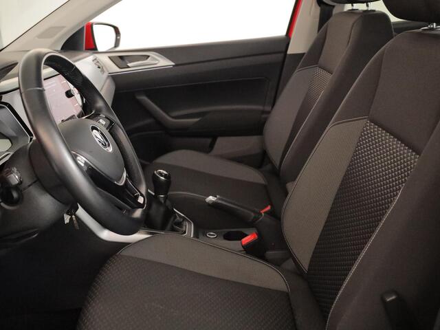 Volkswagen POLO 1.0 TSI Comfortline 95 PK | Panorama dak | Navigatie via app | Parkeersensoren voor en achter | Lm velgen |
