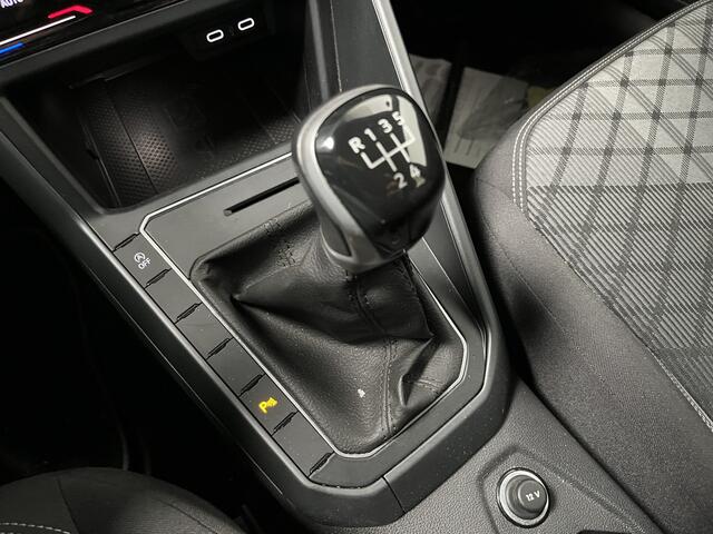 Volkswagen POLO 1.0 TSI R-Line / ADAPTIVE CRUISE/ IQ.LIGHT/ 17'' LMV/ CAMERA/ APP-CONNECT/ STOELVERWARMING/ DIGITAL DASH/ NAVI/ DAB/ CLIMA