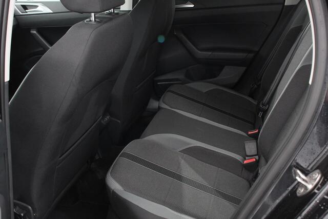 Volkswagen POLO 1.0 TSI DSG Highline 116 Pk Navigatie Parkeersensoren Voor + Achter Adaptieve Cruise Control Lichtmetalen Velgen
