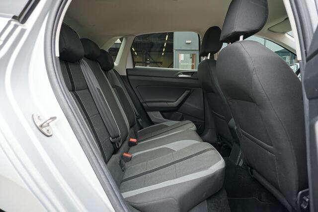 Volkswagen POLO 1.0 TSI Highline DSG + NAVI / STOELVERWARMING / ACC