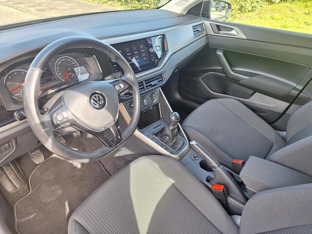 Volkswagen POLO 1.0 TSI Comfortline Executive Navigatie / Parkeersensoren / Cruise control / Metallic lak HAL