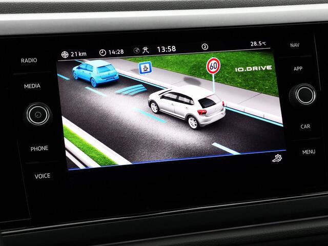 Volkswagen POLO 1.0 TSI 95pk DSG R-Line · Camera · Stoelverwarming · Apple/Android Car Play · Info Active Display ·