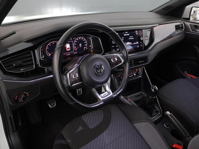 Volkswagen POLO 1.0 TSI Highline 95 pk | Navigatie | Panoramadak | Parkeersensoren | LED koplampen | Adaptieve cruise control | Apple Carplay/Android Auto | R-Line |