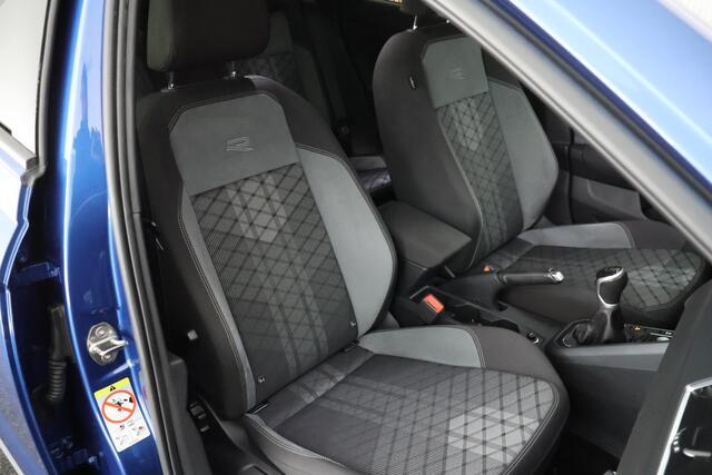Volkswagen POLO 1.0 TSI 95pk 2x R-Line Climate Control ACC Camera Stoelverwarming Keyless Navigatie