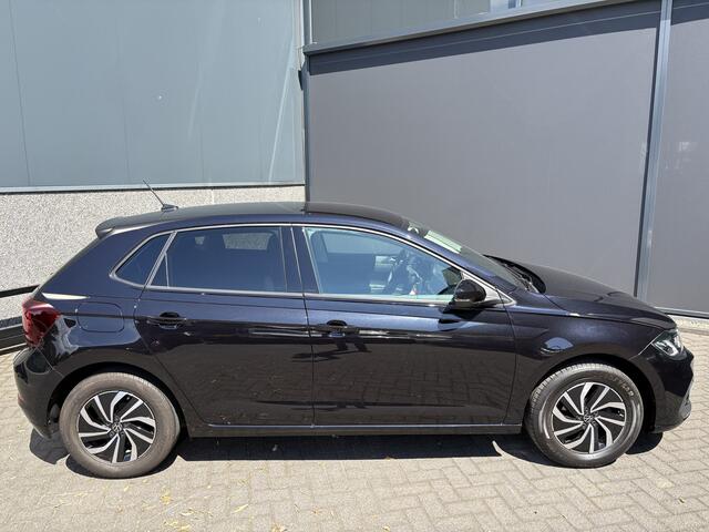 Volkswagen POLO 1.0 TSI Life Edition Achteruitrijcamera - Airco - Apple carplay - Draadloze telefoonoplader - Parkeersensor achter - Radio - Licht metalen velgen 15 inch - Navigatie - Radio - Cruise control - Elektrische ramen - Bluetooth - Led verlichting - Regensensor