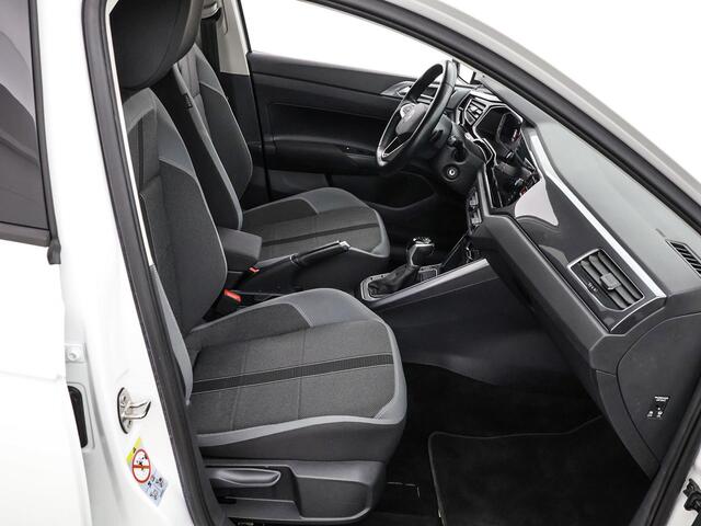 Volkswagen POLO 1.0 TSI 110pk DSG Style · Camera · Apple/Android Car Play · Dodehoeksensor · Parkeer Assistent · Stoelverwarming · Active Info Display ·
