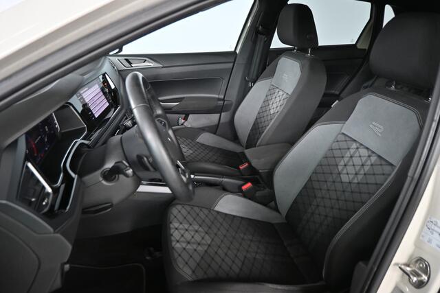 Volkswagen POLO 1.0 TSI R-Line Business Nieuw Model! Automaat Navigatie Carplay Virtual LED Rijklaarprijs! Inruil Mogelijk!