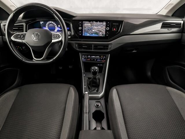 Volkswagen POLO 1.0 TSI Life Sport (VIRTUAL COCKPIT, 1e EIGENAAR, APPLE CARPLAY, GROOT NAVI, CLIMATE, STOELVERWARMING, SPORTSTOELEN, LM VELGEN, CRUISE, PARKEERSENSOREN, NIEUWSTAAT)