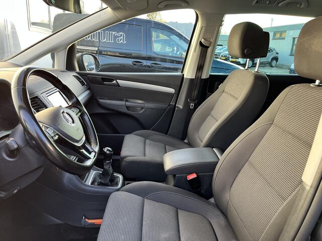 Volkswagen SHARAN 1.4 TSI Exclusive Series 7 Persoons NL Auto Trekhaak Parkeersensoren Navigatie