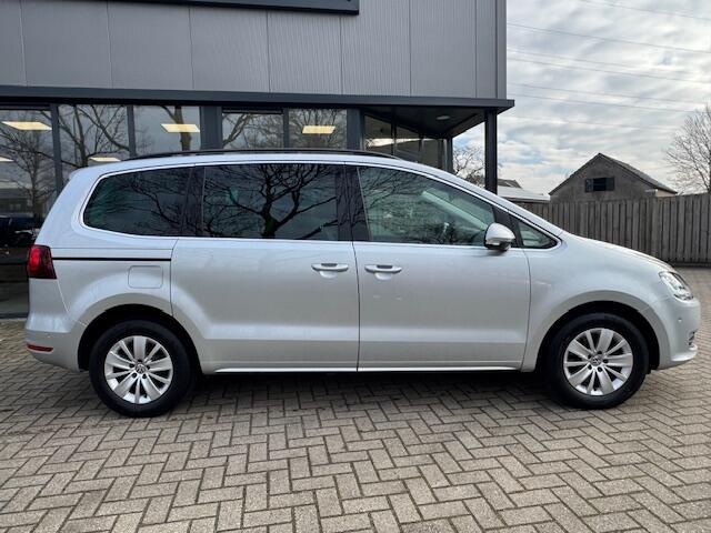 Volkswagen SHARAN EXCLUSIVE SERIES 7 PESOONS | Navi | Stoelverw. | Achter rij camera |