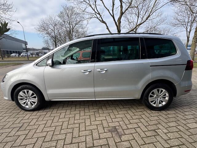 Volkswagen SHARAN EXCLUSIVE SERIES 7 PESOONS | Navi | Stoelverw. | Achter rij camera |