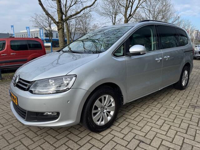 Volkswagen SHARAN EXCLUSIVE SERIES 7 PESOONS | Navi | Stoelverw. | Achter rij camera |