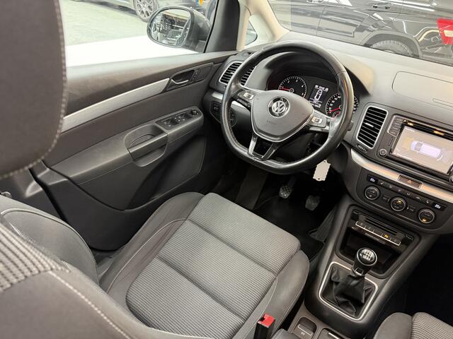 Volkswagen SHARAN 2.0 TDI Comfortline, 150Pk, 2017, 2de eigenaar, 7 Persoons, Panoramadak, Trekhaak, Navigatie, DAB radio, Parkeersensoren, Navigatie, Stoelverwarming, Climate control,