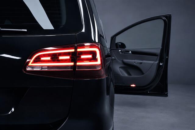 Volkswagen SHARAN 1.4 TSI 150pk Automaat Exclusive Series 7-Pers. 1e Eig. Pano/Carplay/Trekhaak/Camera/Standkachel/Keyless/Led/Leer/Dynaudio