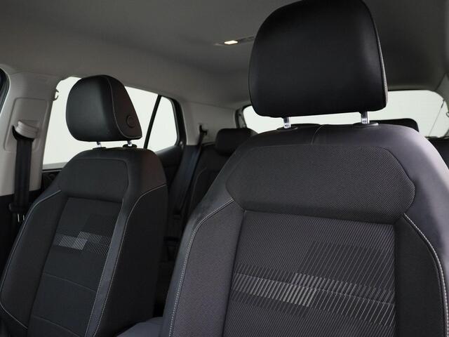 Volkswagen T-Cross 1.0TSI/95PK Life R Line · Navigatie · Parkeersensoren + camera · LED