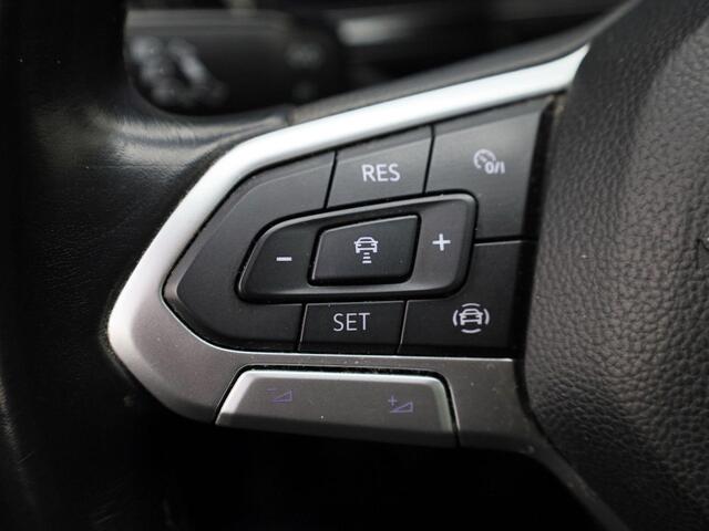Volkswagen T-Cross 1.0TSI/95PK Life R Line · Navigatie · Parkeersensoren + camera · LED