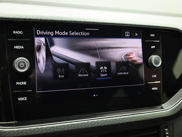 Volkswagen T-Cross 1.0TSI/110PK R Line DSG · Navigatie · Camera + Parkeersensoren · LED · Garantie tot mei 2025 of 100000km