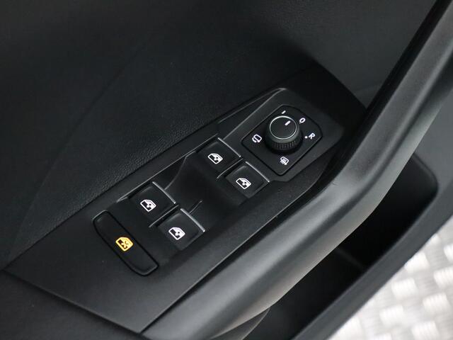 Volkswagen T-Cross 1.0 TSI Style (Stoelverw. / ACC / Camera / Carplay)