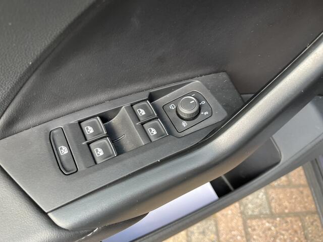 Volkswagen T-Cross 1.5 TSI R-Line / AUTOMAAT/ 2X R-LINE/ ADAPT. CRUISE/ DAB/ DIGITAL DASH/ NAVI/ APP-CONNECT/ CLIMA/ MATRIX/ 17"LMV
