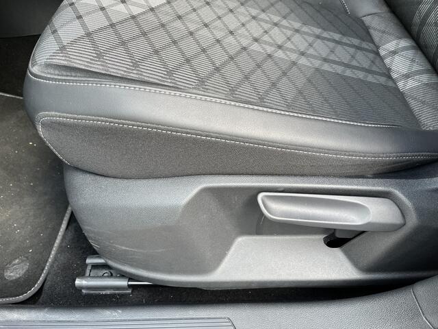 Volkswagen T-Cross 1.5 TSI R-Line / AUTOMAAT/ 2X R-LINE/ ADAPT. CRUISE/ DAB/ DIGITAL DASH/ NAVI/ APP-CONNECT/ CLIMA/ MATRIX/ 17"LMV