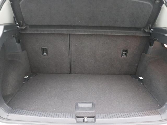 Volkswagen T-Cross 1.0 TSI Life 95PK Alarm, Keyless, Adaptieve Cruise Controle, Navi, Airco, Side Assist, Parkeersensoren voor en achter, Trekhaak, 17" LM Velgen