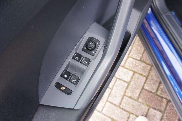 Volkswagen T-Cross 1.0 TSI DSG Life Camera | ACC | Apple Carplay * All in prijs *