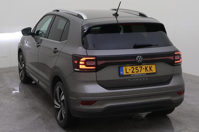 Volkswagen T-Cross 1.0 TSI 2x R-Line / AUTOMAAT/ CAMERA/ DIGITAL DASHBOARD/ LED/ GETINT GLAS/ NAVI/ CLIMA/ 18" LMV