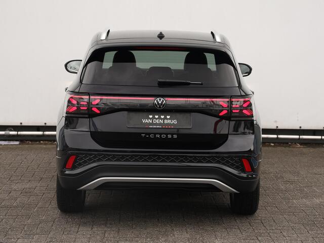 Volkswagen T-Cross 1.0 TSI R-Line 115 pk DSG | LED Matrix | Stoelverwarming | Spiegelpakket | Cruise control | Climate control | Digitale cockpit