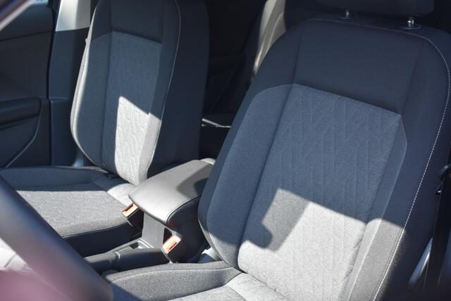 Volkswagen T-Cross 1.0 TSI / ACHTERUITRIJCAMERA / CRUISE CONTROL / LANE ASSIST