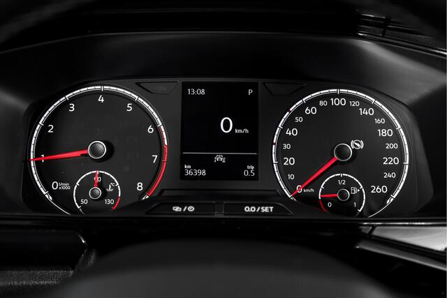 Volkswagen T-Cross 1.0 TSI Life 110 PK - Automaat | Adapt. Cruise | Stoelverw. | PDC | App. Connect | ECC | DAB | LM 17" | Trekhaak |