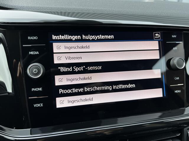 Volkswagen T-Cross 1.0 TSI Life | Dodehoek | Climate Control | Parkeersensoren V&A | Navi | Prijs Rijklaar!!