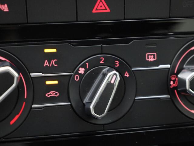 Volkswagen T-Cross 1.0TSI/95PK Life · Navigatie · App connect · Parkeersensoren
