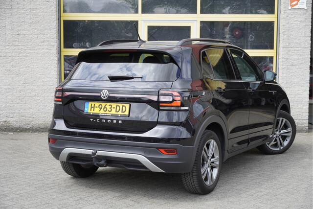 Volkswagen T-Cross 1.0 TSI Automaat! R-Line BJ2020 Lmv 17" | Led V+A | Pdc | Navi | Afneembare trekhaak | App-Connect | Virtual cockpit | Airco | Cruise control | Extra getint glas
