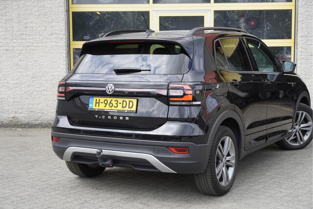 Volkswagen T-Cross 1.0 TSI Automaat! R-Line BJ2020 Lmv 17" | Led V+A | Pdc | Navi | Afneembare trekhaak | App-Connect | Virtual cockpit | Airco | Cruise control | Extra getint glas