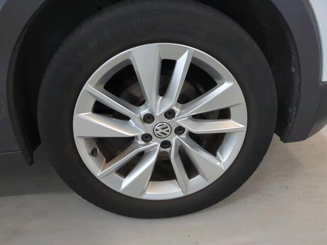 Volkswagen T-Cross 1.0 TSI Style Executive DSG Automaat Navigatie / Clima / 17"LM Velgen / LED / Parkleersensoren