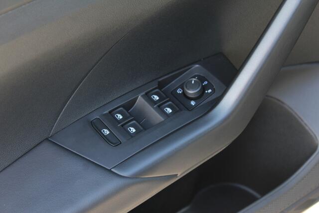 Volkswagen T-Cross 1.0 TSI Life Edition | ACC | Carplay |