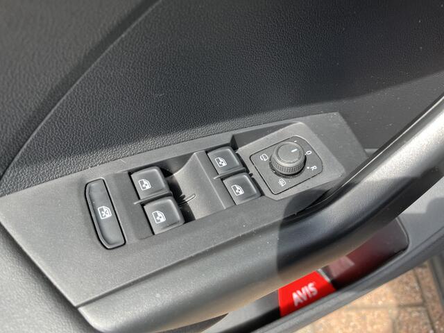 Volkswagen T-Cross 1.0 TSI Life Edition / AUTOMAAT/ GARANTIE TM 10-2028/ KEYLESS/ ADAPT. CRUISE/ LED/ 17" LMV/ APP-CONNECT/ PARK. SENSOREN + CAMERA/ AIRCO/ DAB/ LEDER STUUR