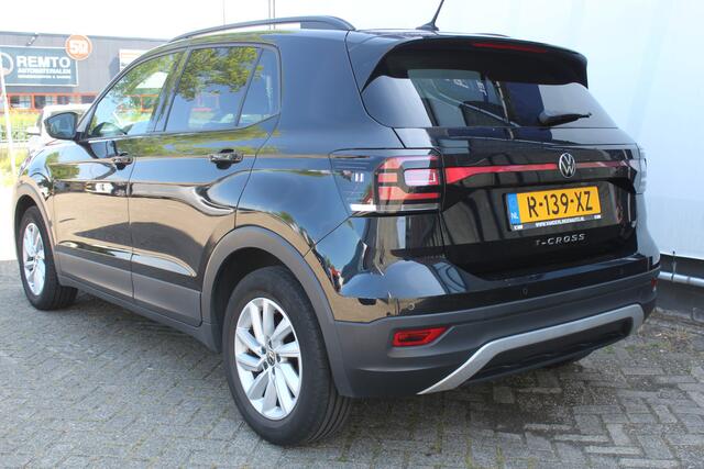 Volkswagen T-Cross 1.0 TSI Airco l Adaptive cruise control l LED lichten l Parkeer camera l AppleCarPlay/AndroidAuto