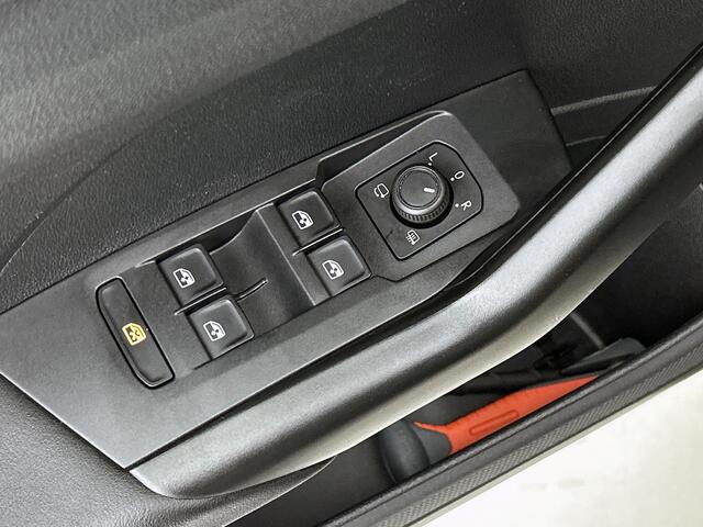 Volkswagen T-Cross 1.0 TSI Life | Trekhaak | Parkeersensoren voor & achter |
