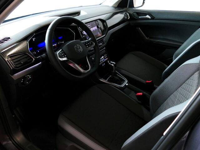 Volkswagen T-Cross 1.5 TSI 150PK STYLE PLUS LMV CARPLAY NAVI VIR.COCKPIT LED CAMERA STOELVERW. ADAP.CRUIS DAB 01/2024! "Volkswagen rijden begint bij Topautos.nl - 75 topmodellen direct op voorraad!"