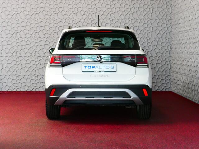 Volkswagen T-Cross DE VERNIEUWDE T-CROSS 116PK VIR.COCKPIT LMV CARPLAY 2024 "Volkswagen rijden begint bij Topautos.nl - 75 topmodellen direct op voorraad!"