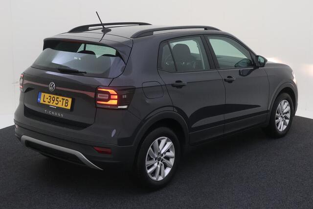 Volkswagen T-Cross 1.0 TSI Life / Navigatie / Climate controle / Camera / Parkeersensoren / Lichtmetaal 16 inch / Stoel verwarming /