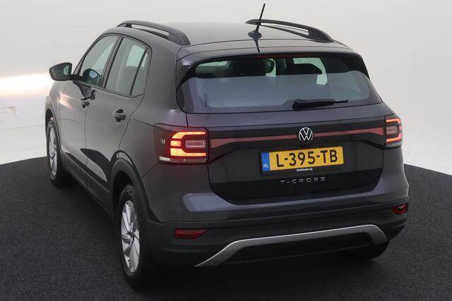 Volkswagen T-Cross 1.0 TSI Life / Navigatie / Climate controle / Camera / Parkeersensoren / Lichtmetaal 16 inch / Stoel verwarming /