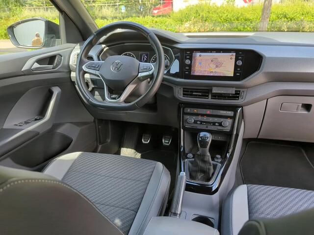 Volkswagen T-Cross 1.0 TSI 2x R-Line / CAMERA/ TREKHAAK/ PARK. SENSOREN/ LED/ GETINT GLAS/ NAVI/ CLIMA/ 18" LMV