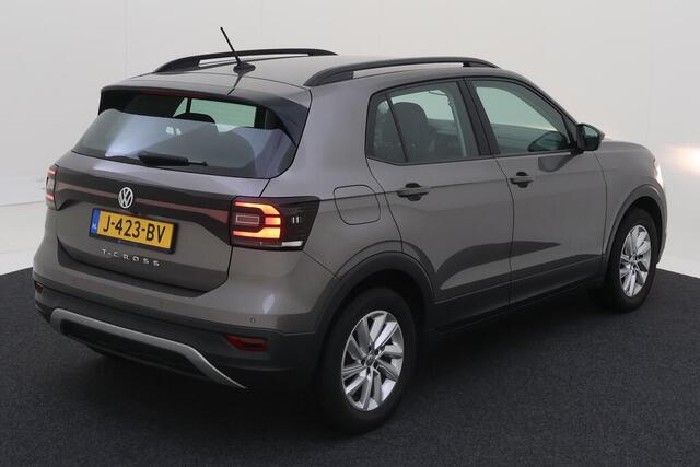 Volkswagen T-Cross 1.0 TSI 95pk Life / Navigatie / Parkeersensoren Voor + Achter / Achteruitrijcamera / Airco / 16''LMV