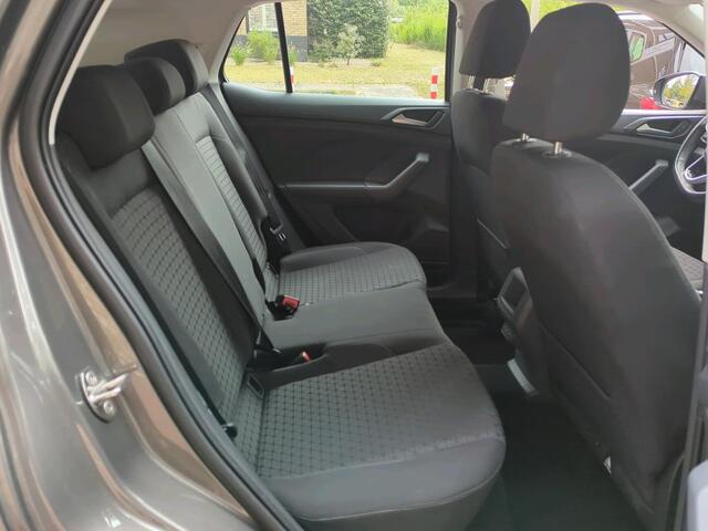 Volkswagen T-Cross 1.0 TSI 95pk Life / Navigatie / Parkeersensoren Voor + Achter / Achteruitrijcamera / Airco / 16''LMV