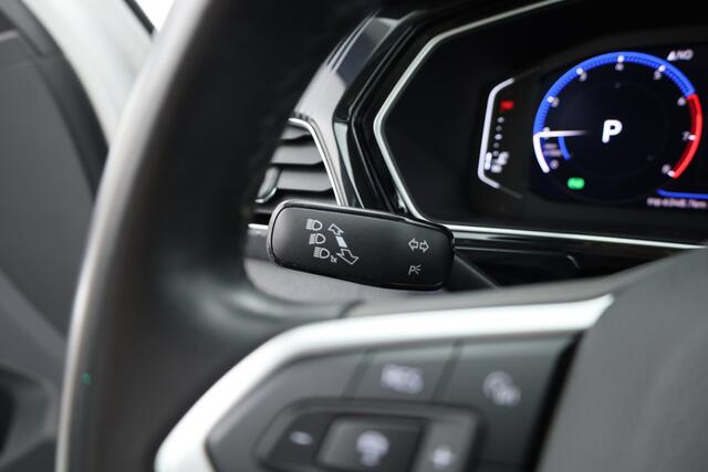 Volkswagen T-Cross 1.0 TSI Style DSG | Camera | Adapt. Cruise | Trekhaak | Beats | LED | Dodehoekdet. | 18'' | Keyless