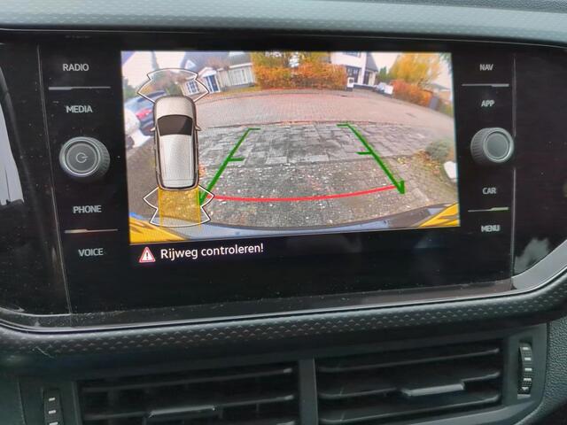 Volkswagen T-Cross 1.0 TSI Life / Navigatie / App connect / Camera / Parkeersensoren V+A / Lichtmetaal 16 inch /