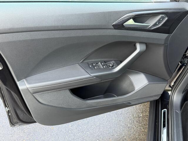 Volkswagen T-Cross 1.5 TSI 150pk DSG R-Line | Camera | Trekhaak | Navi | IQ light | Rijklaar incl. garantie