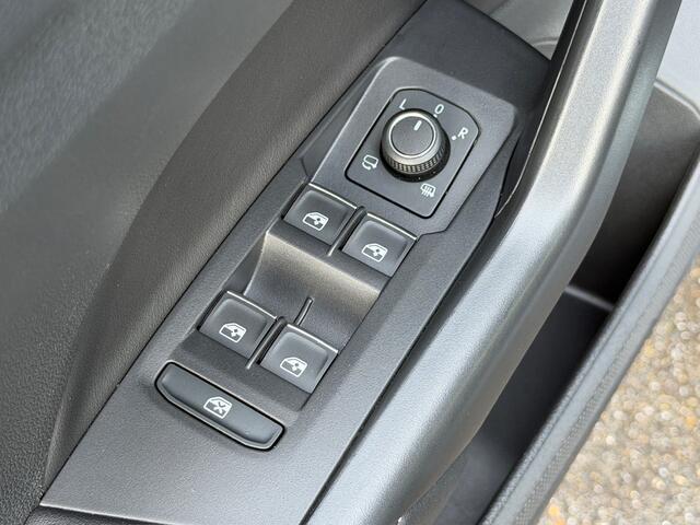 Volkswagen T-Cross 1.5 TSI 150pk DSG R-Line | Camera | Trekhaak | Navi | IQ light | Rijklaar incl. garantie